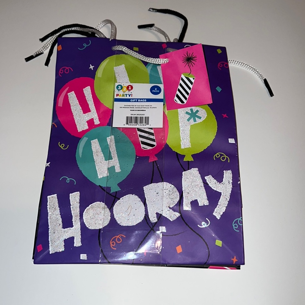 NWT 2pc unisex birthday/party gift bags